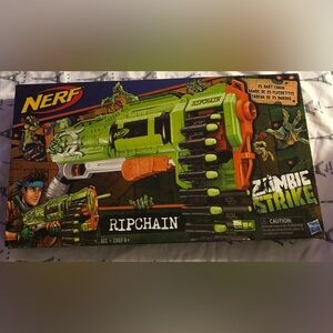 Nerf Zombie Strike Ripchain Blaster Pump Action 25 Dart Chain New in Box 2017
